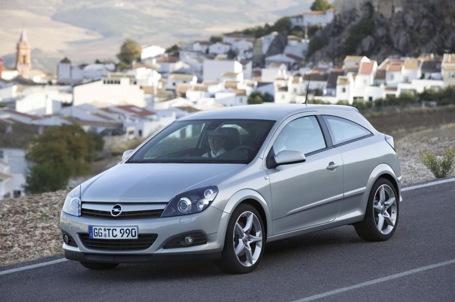  Opel Astra GTC 2005 года  (фото 110 из 212)